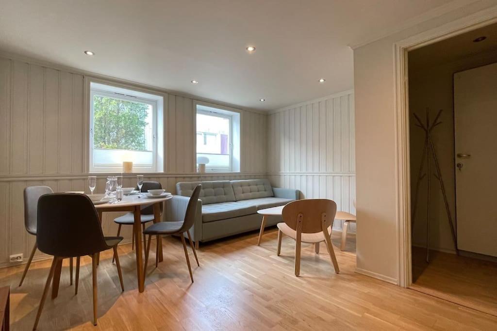 Ledaal Place 1 By Apartment *
